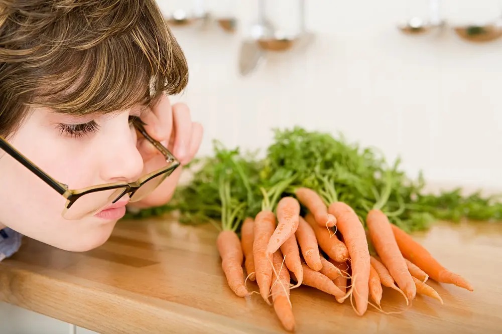 Comer zanahoria, ¿realmente ayuda a mejorar la vista?